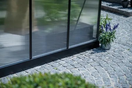 ICON 6 · 4.9 m² (6' x 8') Schwarz mit 4 mm Stegdoppelplatten